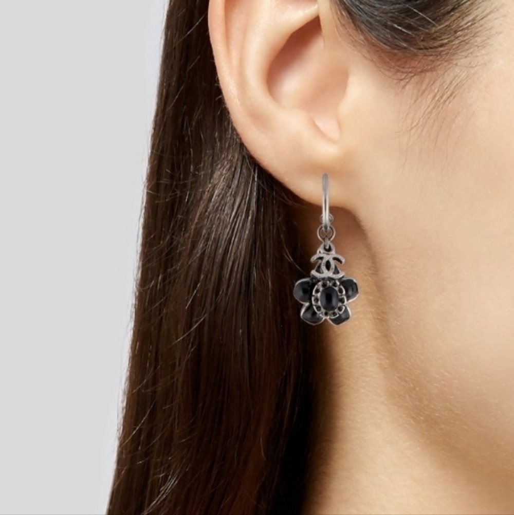 Chanel Enamel & Strass CC Flower Drop Earrings - Picture 4 of 4